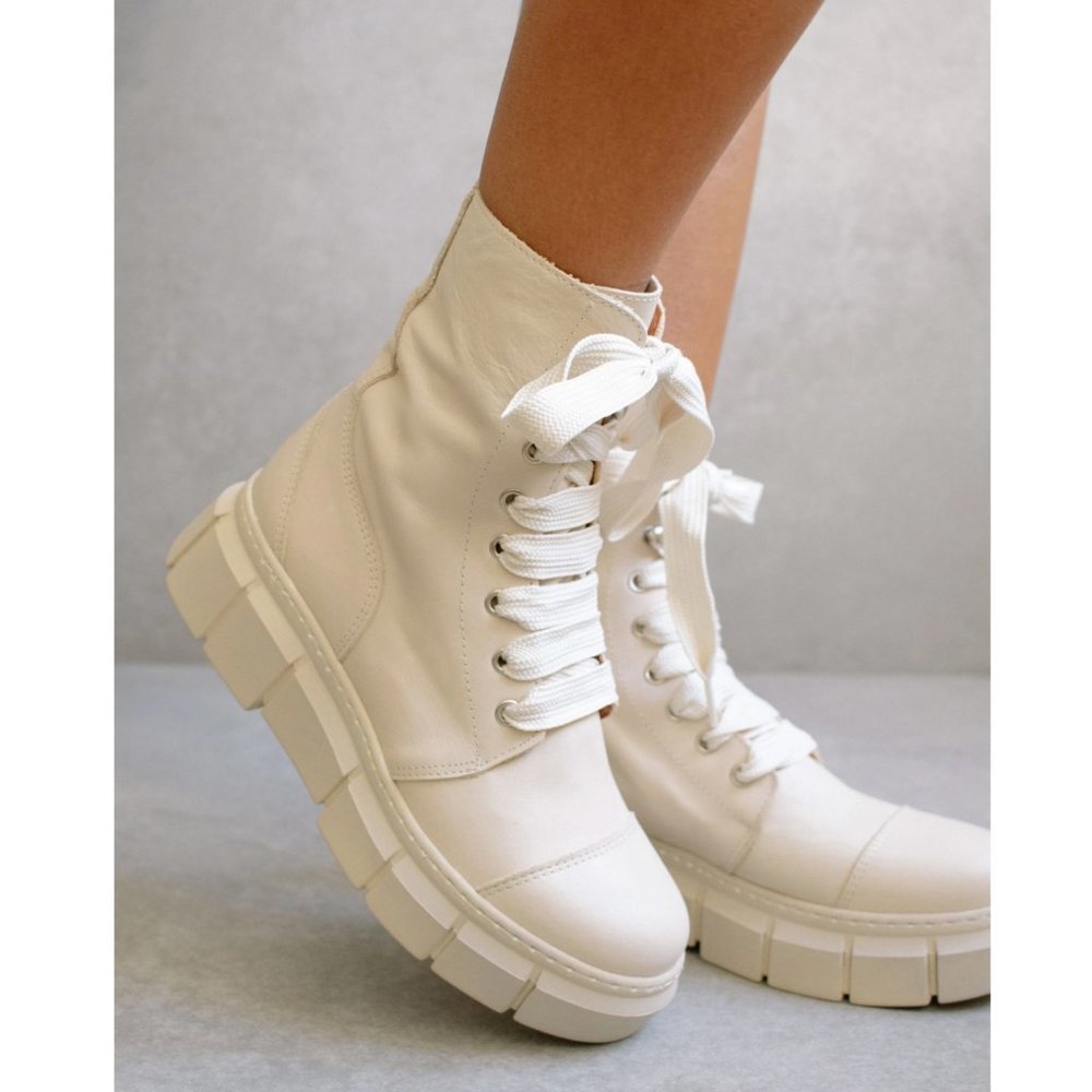 ALOHAS CAN CAN COMBAT BOOTS IN BEIGE